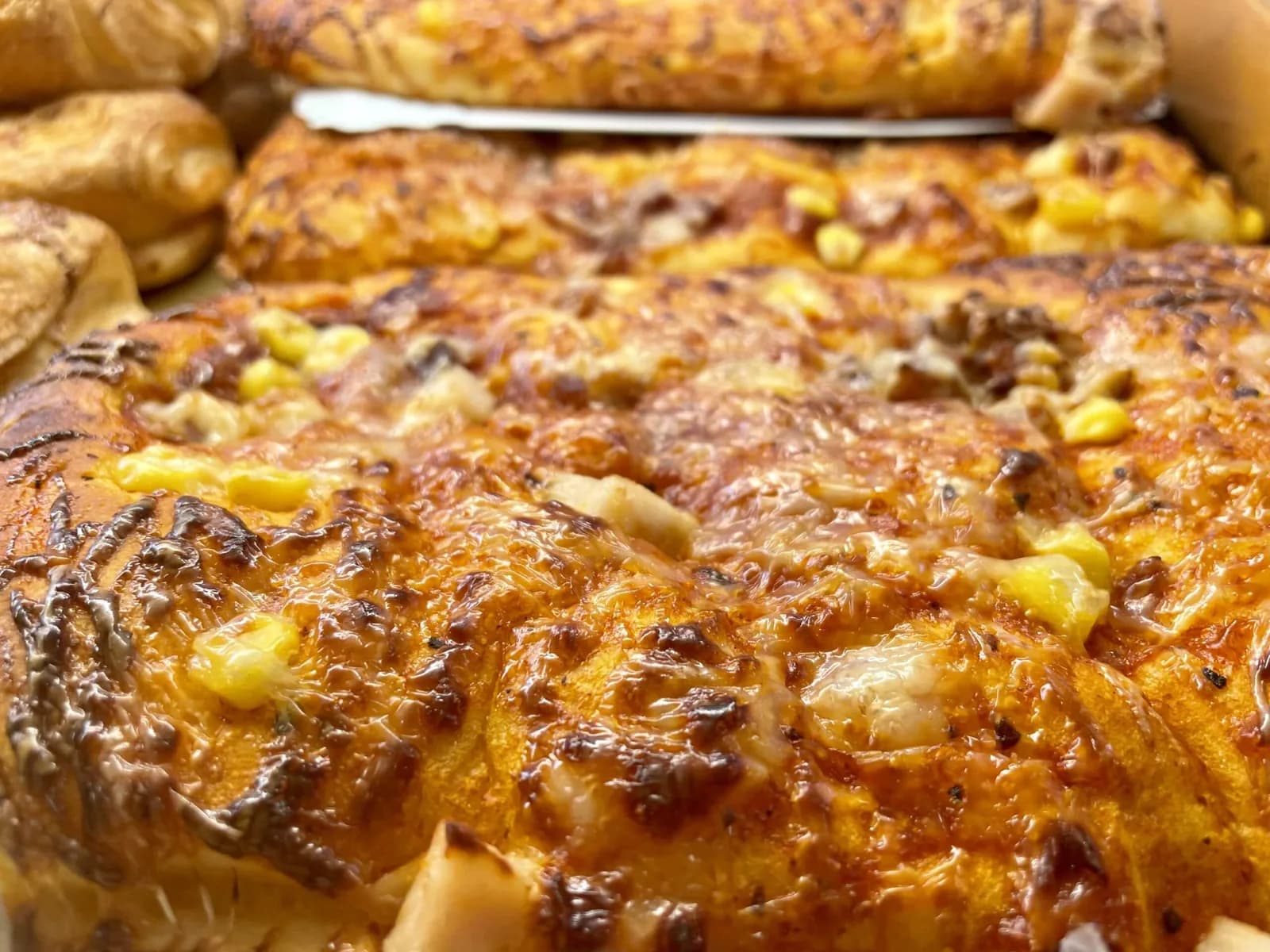 Sonkás kukoricás pizza