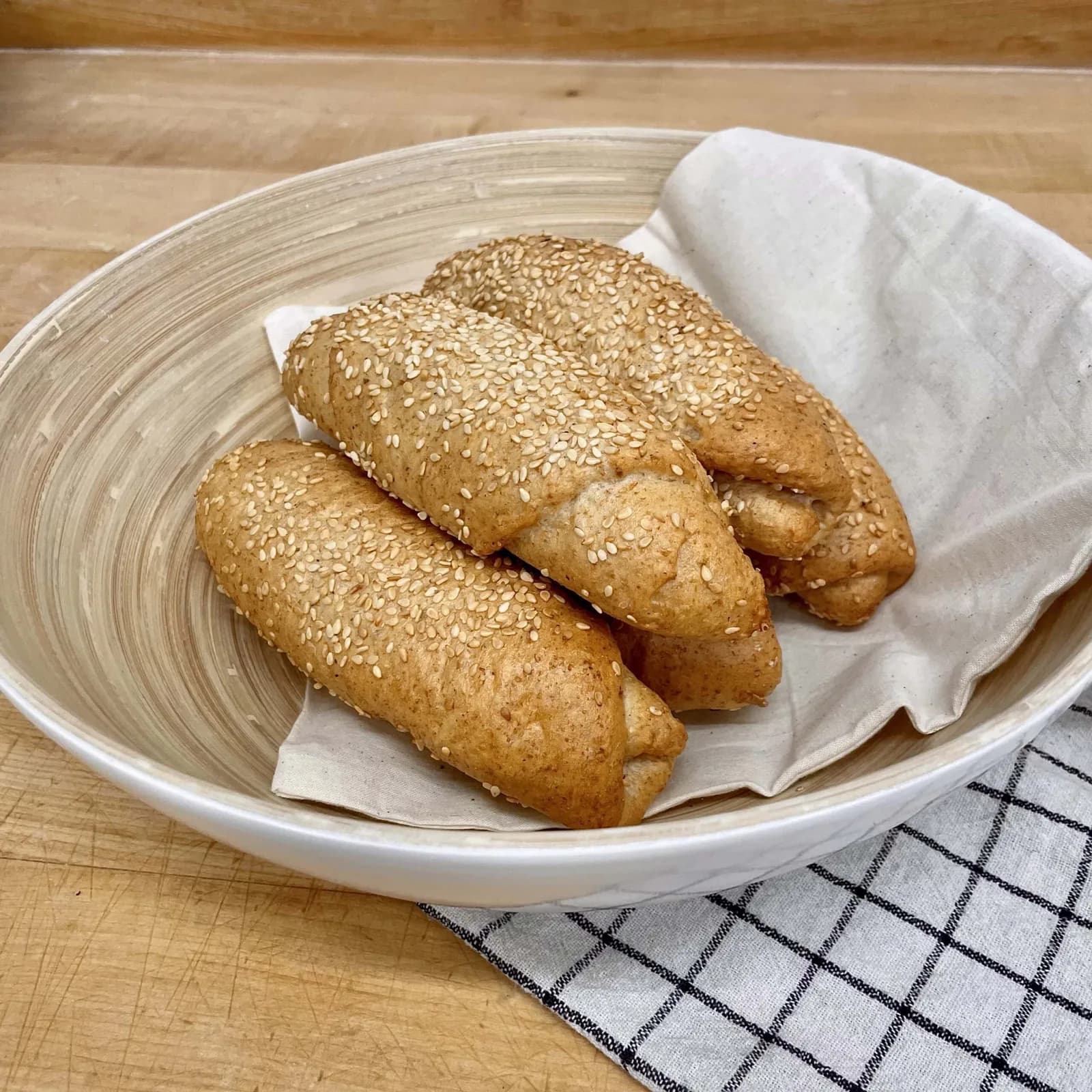 Szezámos-rozsos kifli 50g