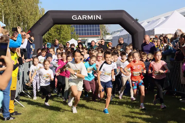 Az alsó tagozatosok futama indul a Garmin kapu alól